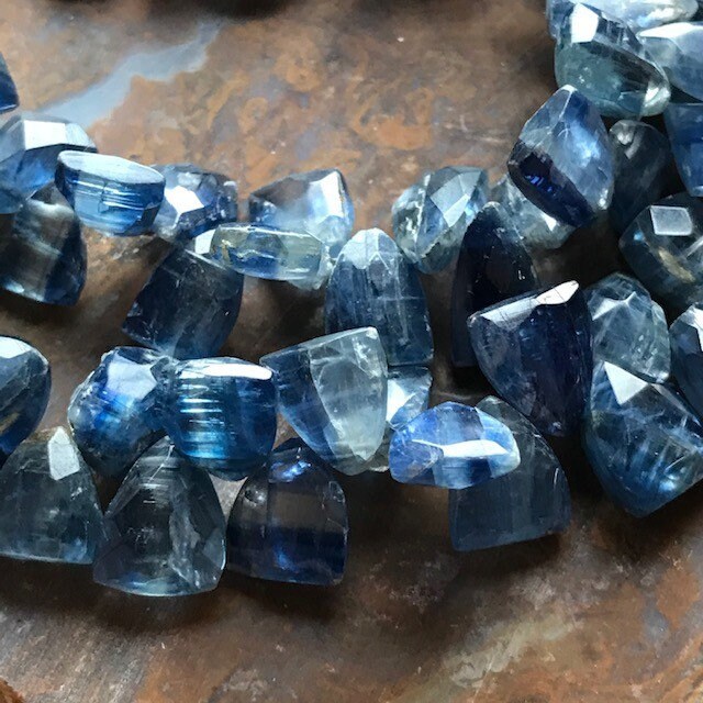 1 AAA Kyanite Faceted Marquis Briolette Bead 9918B