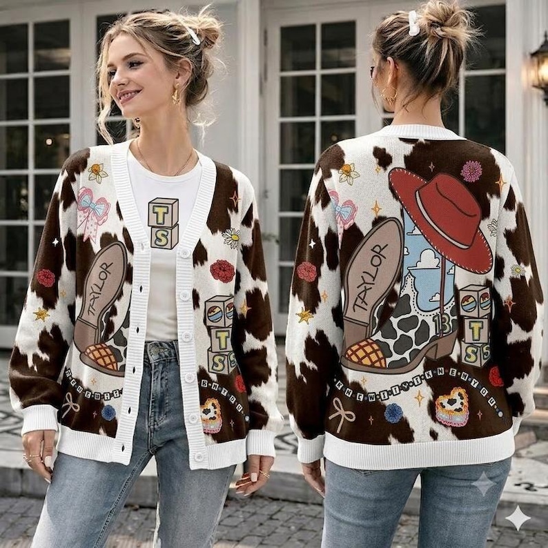 TS Toy Story inspirierte Strickjacke, Western-Strickpullover, Retro Patchwork-Strickjacke mit Knöpfen, Musik-Fan-Geschenk, ästhetischer Damen-Strick Bild 1