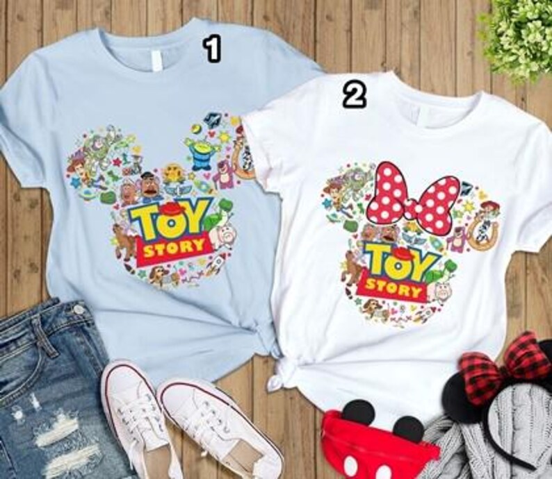 Camiseta Comfort Colors Toy Story Land, Camiseta de personajes de Toy Story, Buzz Lightyear, Woody, Jessie, Tienes un amigo en mí, Camiseta para viaje a Disneyland imagen 2