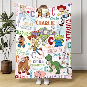 Personalisierte Disneyland Toy Story Decke, Name Disneyland Decke, Toy Story Charaktere bis unendlich und darüber hinaus, Toy Story Geburtstag Bild 1