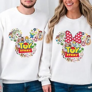 Camiseta Comfort Colors Toy Story Land, Camiseta de personajes de Toy Story, Buzz Lightyear, Woody, Jessie, Tienes un amigo en mí, Camiseta para viaje a Disneyland imagen 3