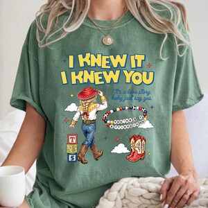 Komfortfarben TS Jessie Cow Girl Toy Story Shirt, Sie haben einen Freund in mir T-Shirt, Toy Story 5 Ich wusste es, ich kannte Sie Shirt, Disneyland Trip Tee Bild 5