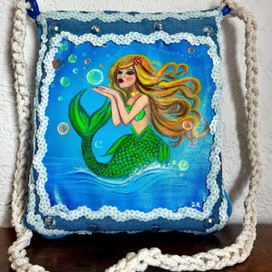 Preciosa cartera vaquera hecha a mano / Neones vibrantes / Arte oceánico que brilla en la oscuridad / Ropa informal / Festivales / Regalo de fantasía único para amantes de las sirenas