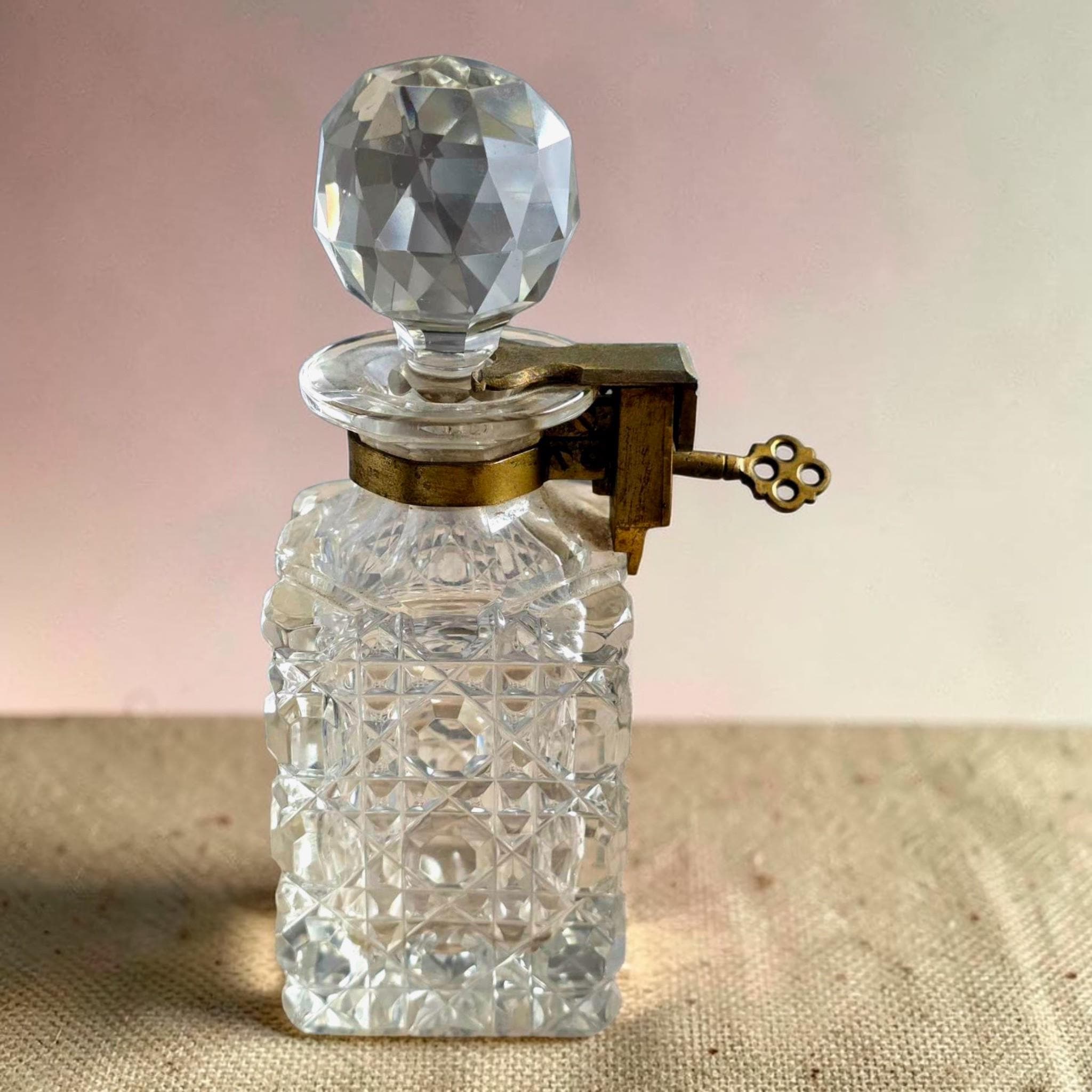 フランス製ヴィンテージ 20世紀中頃 スターリングシルバー パフュームボトル アンティーク香水瓶 - Etsy 日本