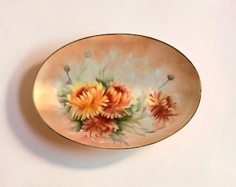 Preciosa bandeja pequeña artesanal vintage * 1983 Crisantemos sobre porcelana naranja * Firmada por el artista * Pintada a mano en Sídney, Australia