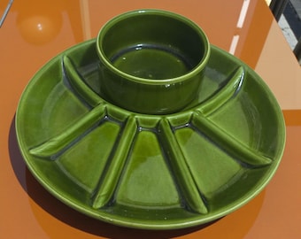 スペイン、プエンテ・デル・アルソビスポ産の手描きの陶器製オリーブ皿