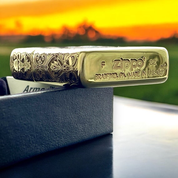 Zippo Accendino In Ottone Con Design Trapper Americano – Fiamma Antivento – Regalo In Confezione Di Qualità