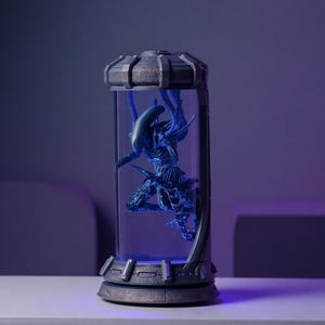 NEW Alien Facehugger Resin Night Light, Sci-fi Horror Capsule Lamp ...