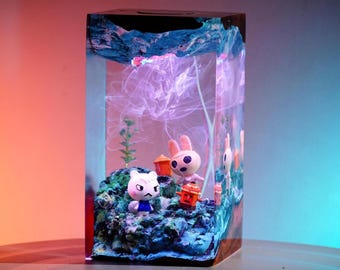 WYJĄTKOWA, śliczna, ręcznie robiona lampa z żywicy „Wiejskie życie”, inspirowana przytulnym oświetleniem wyspiarskim, wyjątkowy prezent dla miłośników gier i kolekcjonerów