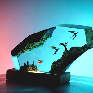 PREMIUM Dragon Trio Lamp – Handmade Flying Dragons Resin Lamp – Inspired Fantasy Diorama, Mythic Light & Unique Gift for Creature Lovers