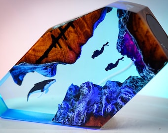 EXCLUSIVE Divers and Whale Ocean Lamp – Handmade Marine Depth Resin Lamp – Undersea Diorama & Unique Gift for Nature Lovers