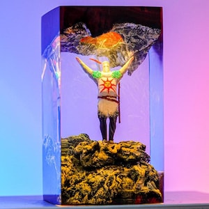 PREMIUM Solaire of Astora Resin Lamp – Handmade Dar.k So.uls Night Light, Praise the Sun Diorama Display & Gamer Gift for Him