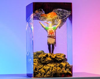 PREMIUM Solaire of Astora Resin Lamp – Handmade Dar.k So.uls Night Light, Praise the Sun Diorama Display & Gamer Gift for Him