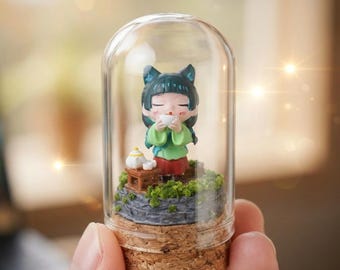 Nouvelle figurine Maomao miniature dans un dôme de verre Diorama de journaux d'apothicaire, cadeau de décoration de bureau anime mignon pour les Fans d'anime