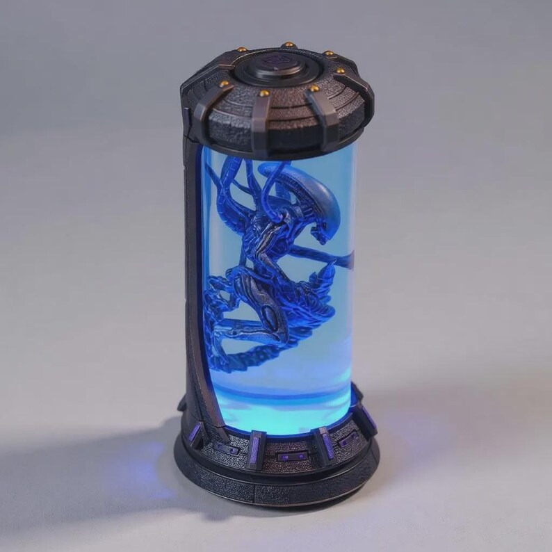 NEW Xenomorph Alien Resin Night Light, Sci-fi Horror LED Specimen Tube ...