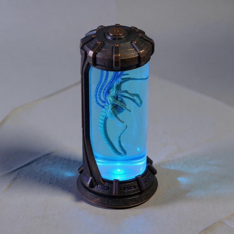 NEW Xenomorph Alien Resin Night Light, Sci-fi Horror LED Specimen Tube ...
