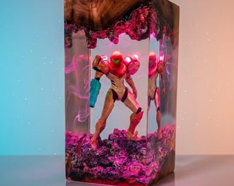 Metroid Sa.mus Resin Lamp Video Game Diorama Night Light Gamer Room Decor Handcrafted Wood Resin Art Unique Birthday Gift For Him