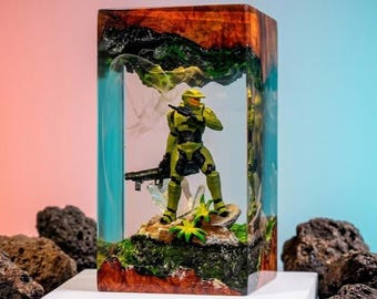 NEW Master Ch|ef Resin Lamp – Hal/o |nfinite Inspired LED Diorama Light | Warrior Gamer Desk Lamp | Handcrafted Xbox Gaming Room Decor