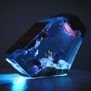 EXCLUSIVE Diver And Shark Ocean Lamp – Handmade Underwater Resin Light – Inspired Wood Epoxy Diorama, Nature Decor & Gift for Marine Lovers