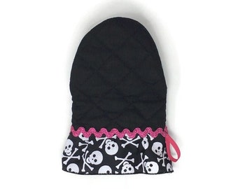 Mini Oven Mitt. Halloween Pirate Skull and Crossbones. Pink Glitter Rick Rack. Black Kitchen Pot Holder. Housewarming Gift.