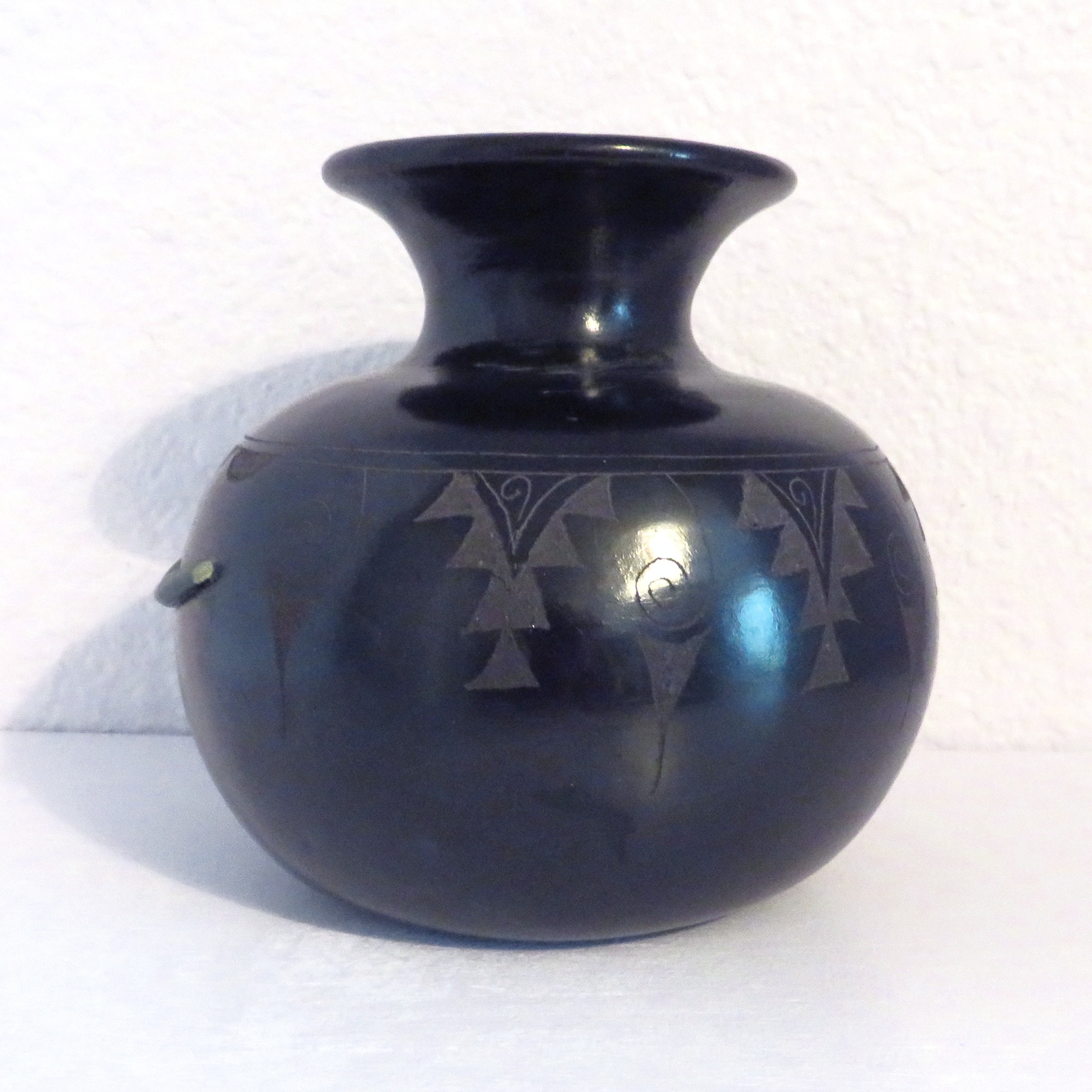 Vintage P Mateos Handmade Black Pot With Green Iguana, Black