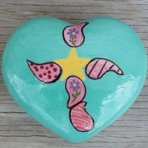 Handmade Ceramic Heart Box / Treasure Box / Trinket Box / Paper Clip Holder / Prayer Box / Ceramic Box with Lid / Decorative Dish