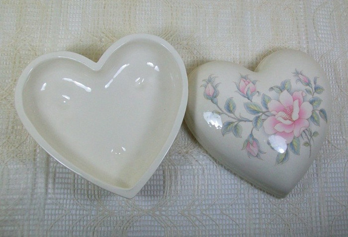 Handmade Ceramic Heart Box / Trinket box / Treasure Box / Rose Etsy
