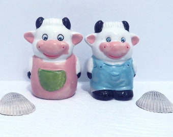 Vintage Ceramic Cow Salt and Pepper Shakers / Table Ware / Cow Decor / Cow Lover Gift