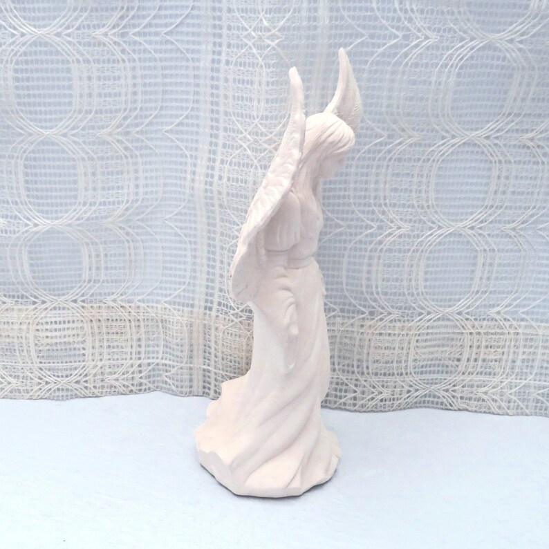 Figurine d'ange en céramique, debout, prête à peindre, faite main avec ailes déployées, statue d'ange en céramique non peinte, cadeau pour amoureux des anges, décoration d'ange image 3