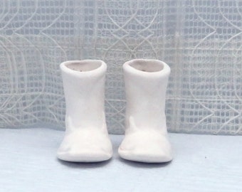 Handmade Unpainted Ceramic Boot Figurines for Christmas Tree Ornaments, Paintable Ceramic Boot Statues, Ready to Paint Christmas Decor