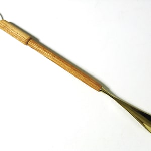 Shoe Horn Long Reach Made Of Oak Wood HD