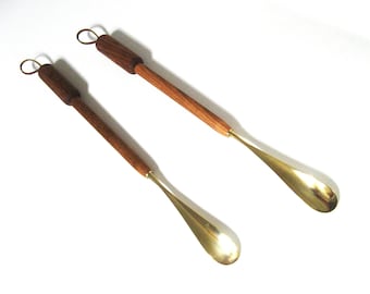 Shoe Horn Long Reach With Large Handle Made Of Cherry And Mahogany Wood HD
