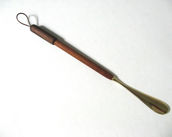 Shoe Horn Long Reach Made of Mahogany and Walnut Wood HD