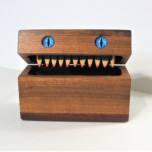 Creature Treasure Box Made Of Four Woods afbeelding 1