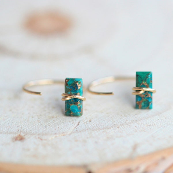 Turquoise open knuffel hoepels, Huggie hoepel oorbellen, stokbrood edelstenen, 14k goud gevuld, roos, sterling zilver, massief goud, Saressa ontwerpen