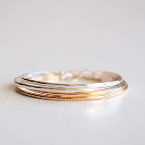 Bracelet jonc empilable martelé, or rose ou argent, résistant à l'eau, choisissez votre fermoir