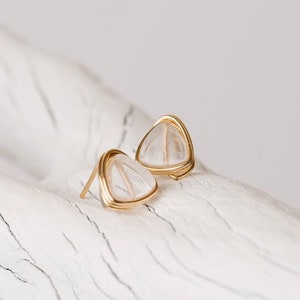 Kristall Quarz Dreieck Ohrstecker, Gold Rose oder Silber Draht gewickelt Ohrstecker, kleine Stein