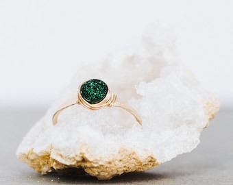 Druzy Solitaire Ring , Emerald Green Tiny Gemstone Round Ring in Gold, Raw Crystal Ring, Rose Gold, Sterling Silver - Micro Stacking Ring