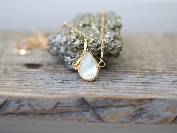 Pearl Gold Choker Necklace, Mother of Pearl White Gemstone