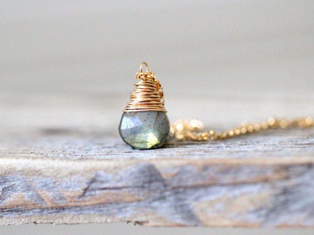 •TSIN• labradorite + gold necklace (18
