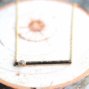 Ketting met diamanten staaf, grijze ruwe geboortesteen april, gehamerde hanger, eenvoudige gelaagde ketting - breking