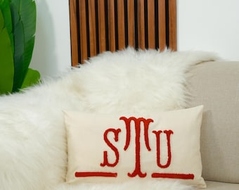Anpassad monogram-punchnålskudde, personlig bröllopspresent