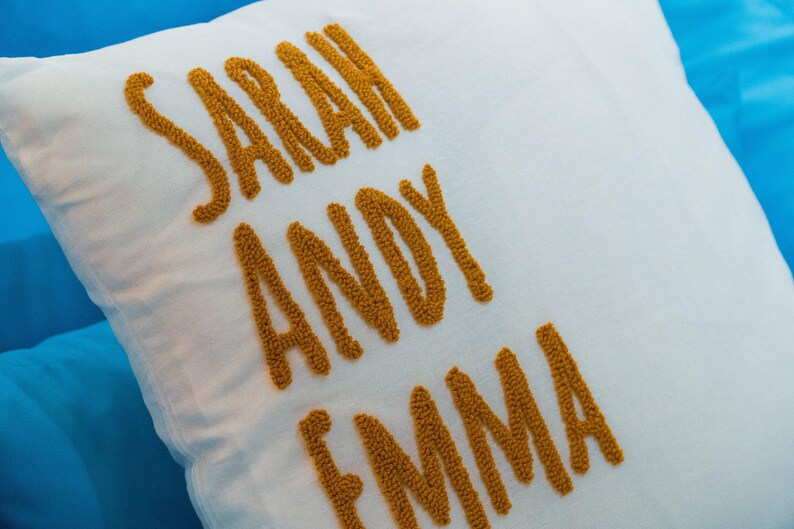 Almohada con nombres familiares bordados personalizados, almohada con nombres personalizados, almohada con nombres de nietos, regalo para la abuela, regalo para ella, regalo para mamá imagen 6