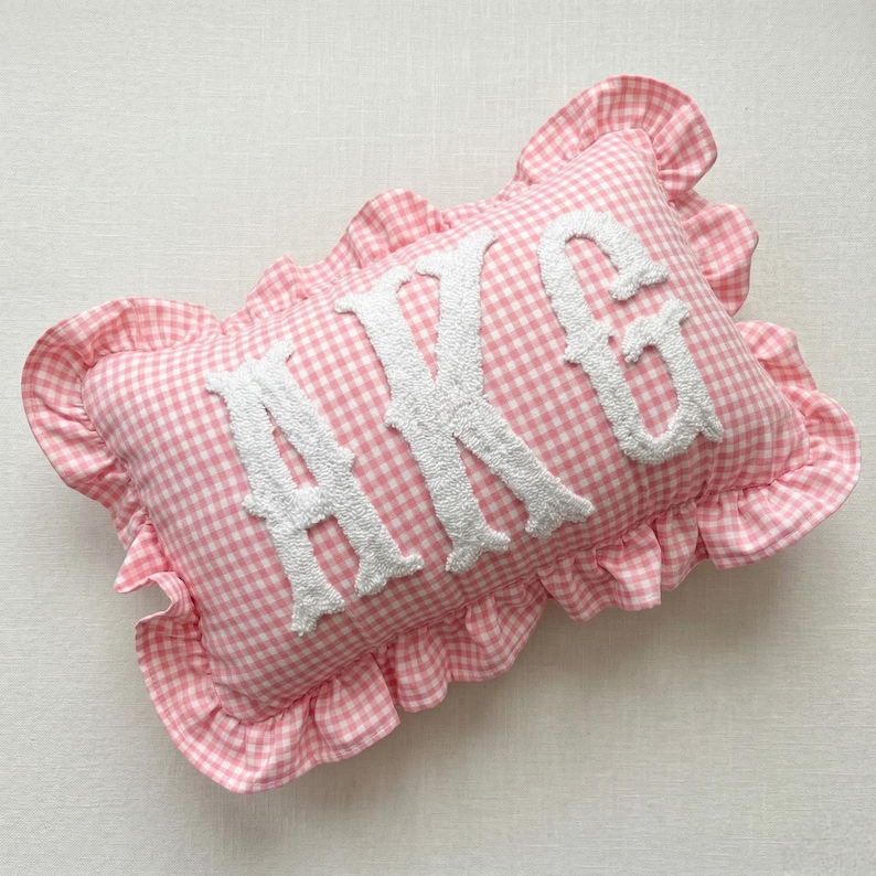 Funda de almohada con monograma personalizado: Cojín con inicial para decoración universitaria y de dormitorio a cuadros imagen 7