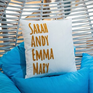 Almohada con nombres familiares bordados personalizados, almohada con nombres personalizados, almohada con nombres de nietos, regalo para la abuela, regalo para ella, regalo para mamá imagen 4