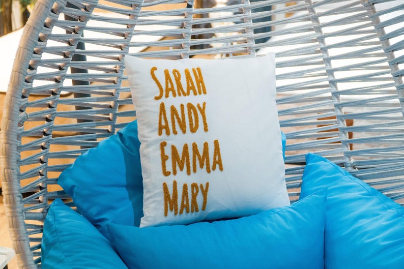 Almohada con nombres familiares bordados personalizados, almohada con nombres personalizados, almohada con nombres de nietos, regalo para la abuela, regalo para ella, regalo para mamá imagen 4