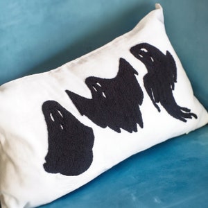 Halloween Ghost Punch Needle Pillow, Ghost Pillow, Halloween Ghost Decor, Halloween Decorations, Halloween Pillow Cover, Throw Pillow, Gift