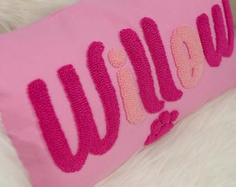 Monogram Punch Needle-kudde, Anpassad kudde för barnnamn, Barnrumsdekor