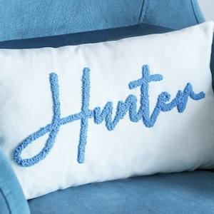 Travesseiro personalizado com nome de bebê, Travesseiro personalizado, Travesseiro com nome de agulha perfurada, Travesseiro com nome personalizado, Decoração de quarto de criança, Decoração de quarto de bebê, Presente de berçário