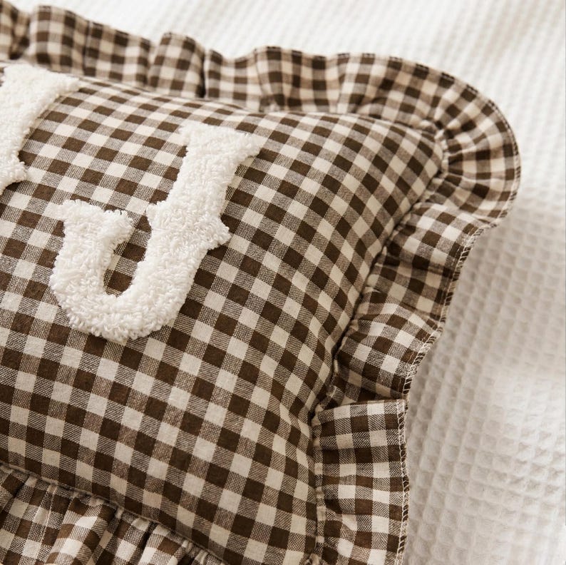Funda de almohada con monograma personalizado: Cojín con inicial para decoración universitaria y de dormitorio a cuadros imagen 11